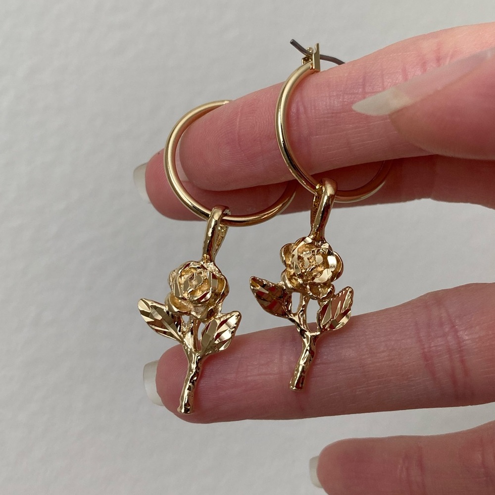 New Vanessa Mooney gold little rose hoops earrings - Picture 9 of 9